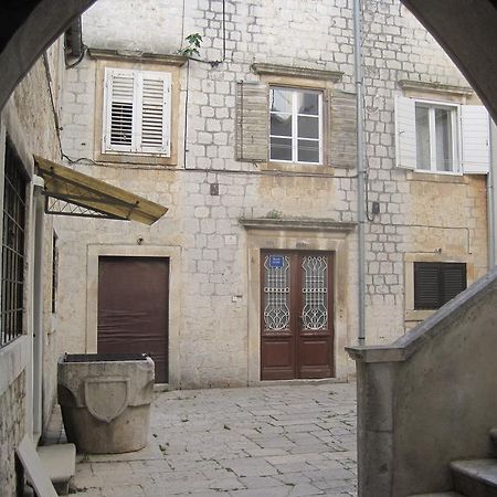 Room Mira Trogir Exteriör bild