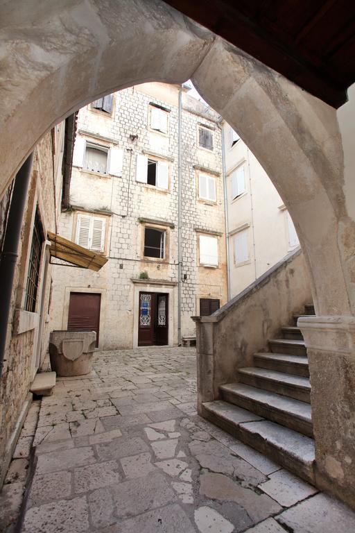 Room Mira Trogir Exteriör bild