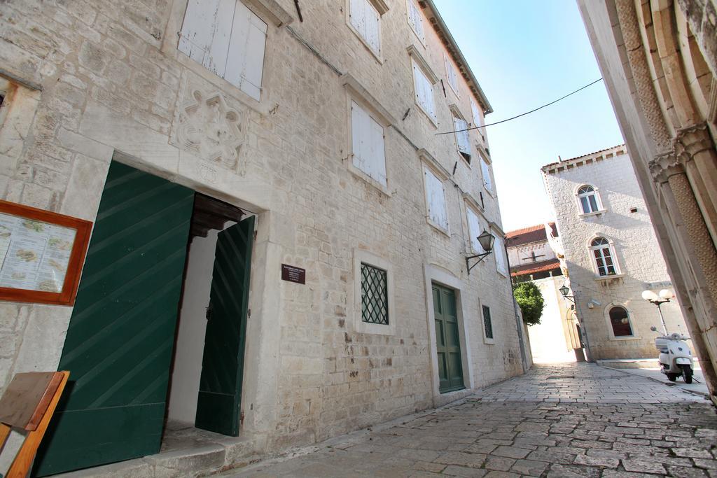 Room Mira Trogir Exteriör bild