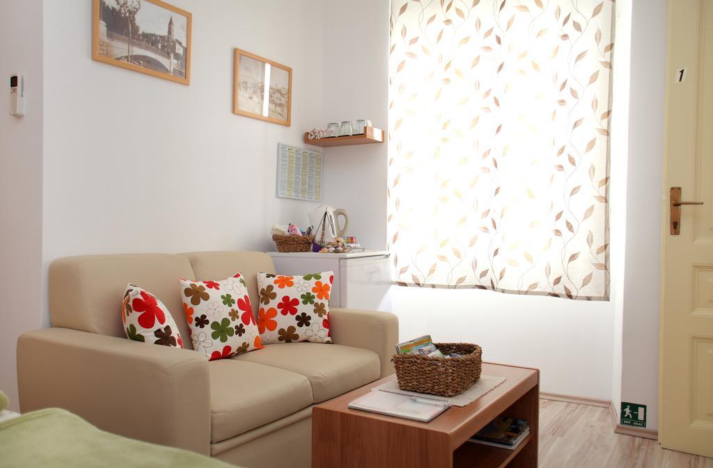 Room Mira Trogir Exteriör bild