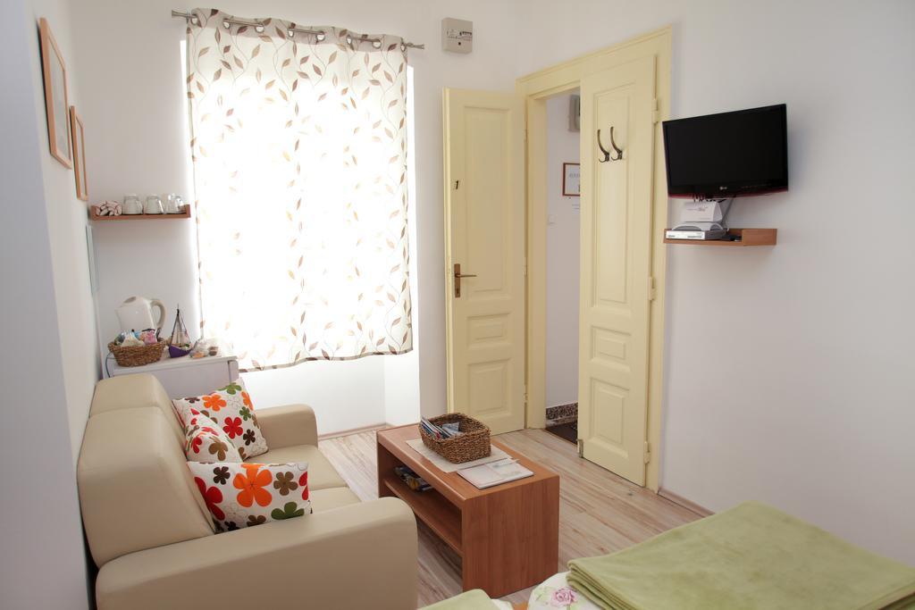 Room Mira Trogir Exteriör bild