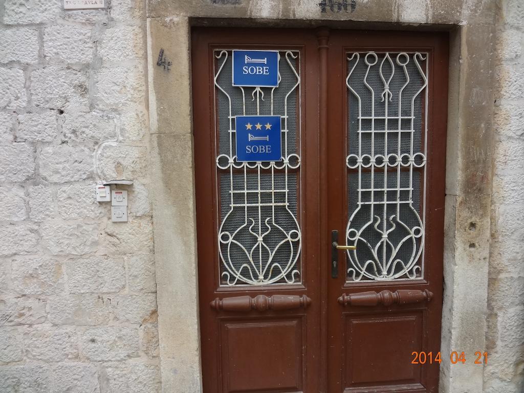 Room Mira Trogir Exteriör bild