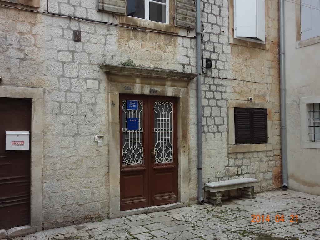 Room Mira Trogir Exteriör bild