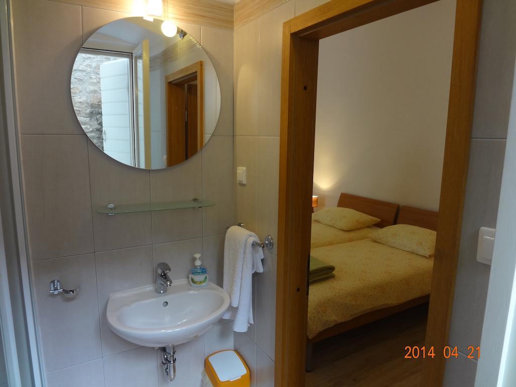 Room Mira Trogir Exteriör bild