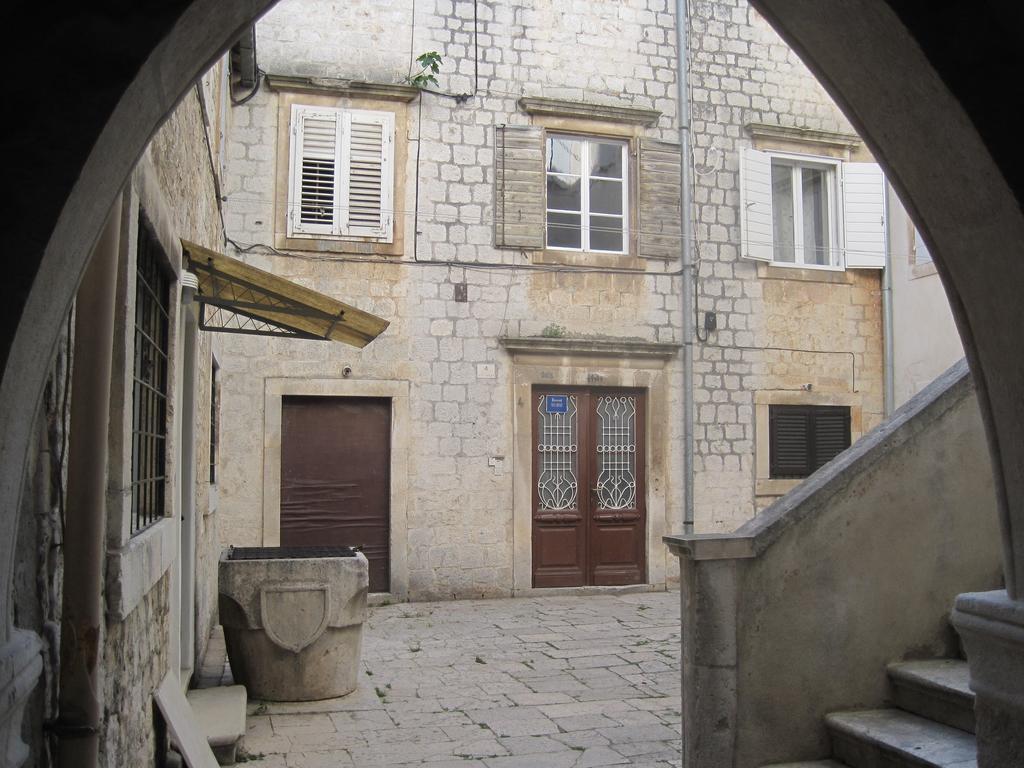 Room Mira Trogir Exteriör bild